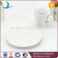 Taza y platillo de cerámica directa de la fábrica con la venta al por mayor modificada para requisitos particulares de la insignia